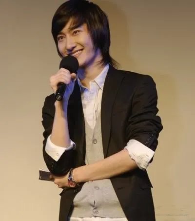 周觅脑残事件是怎么回事呢 网友：他脑残不是一次了