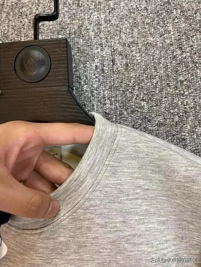 今年秋季流行什么衣服？