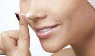 鼻子上的黑头怎么去掉