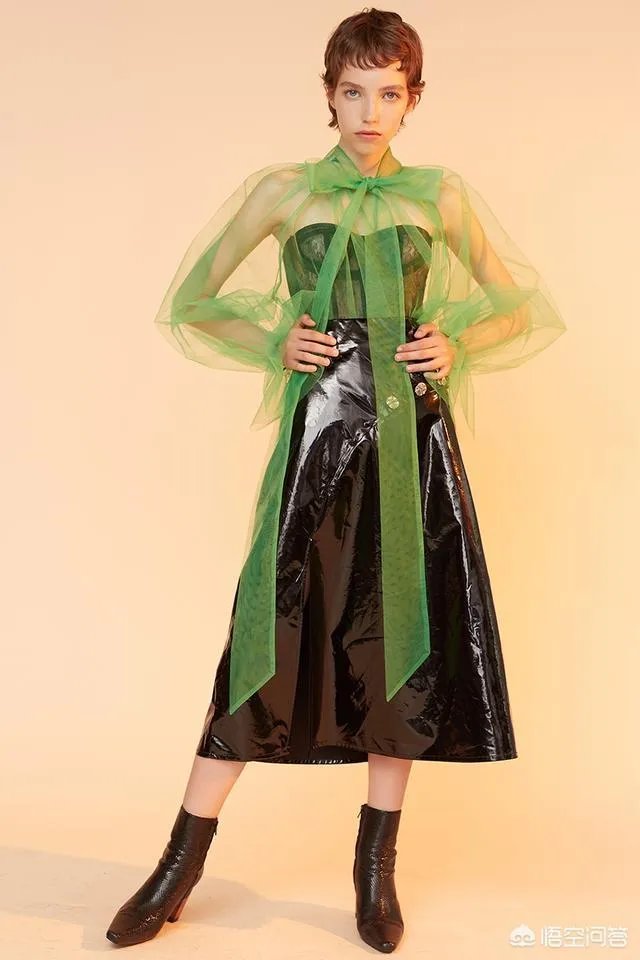 今年秋季流行什么衣服？