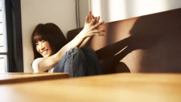 一首欢快的英文歌,女生唱的,副歌好像是baby wanna go,哪位大侠发一下歌名啊?