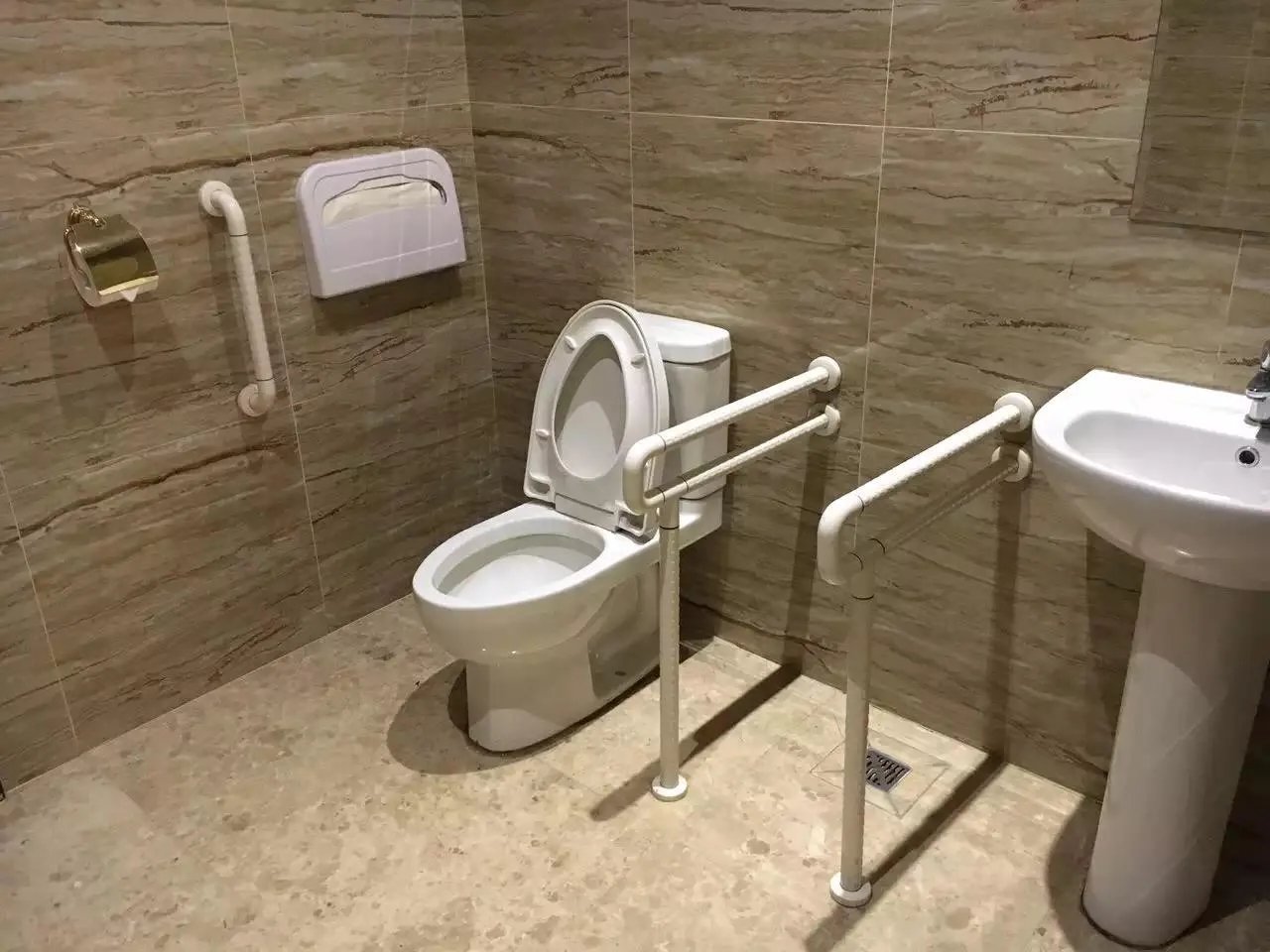 无障碍扶手好用吗 无障碍扶手的尺寸多少