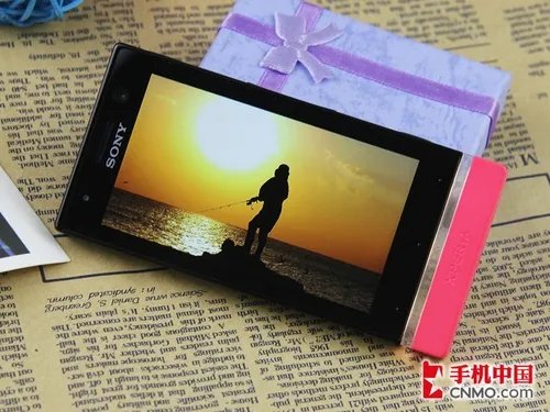 魔幻彩带最时尚双核 索尼ST25i首发评测