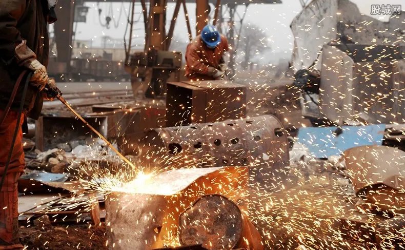 废铁回收价格表 今日废铁价格多少一吨