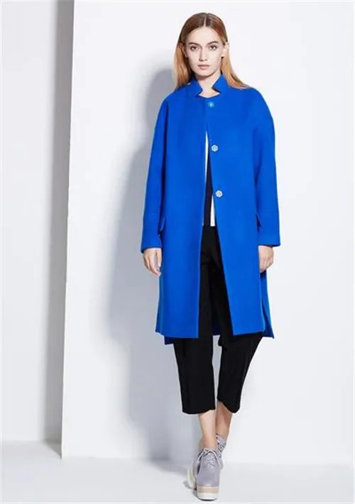 宝蓝色搭配什么颜色好看 看达人搭配就知道