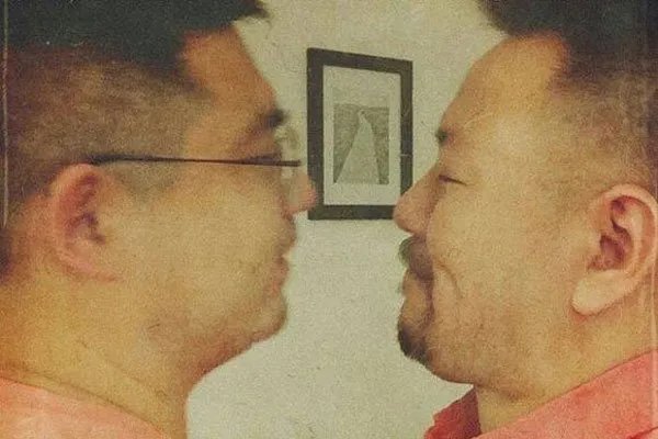 虎二虎炮炮的关系 是亲兄弟吗？到底是干嘛的