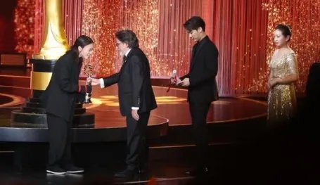 窦靖童首次出演就获得最佳女配角,是否名不符实呢?