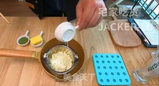 第一次尝试自制滚元宵，抹茶巧克力馅，简单又美味！