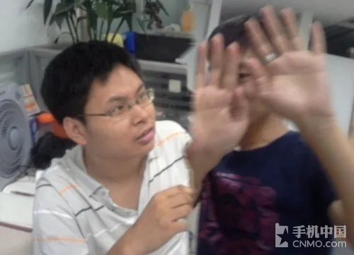 4英寸炫屏超薄WP7.5 三星Omnia M体验