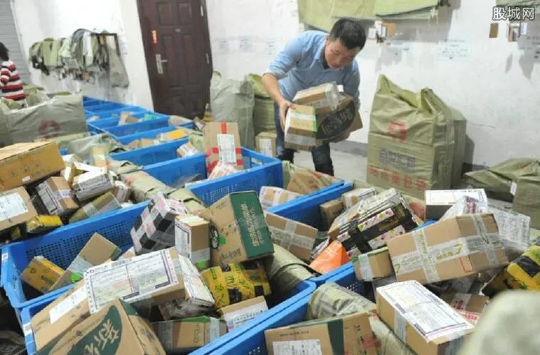 快递什么时候上班？下午什么时候下班？