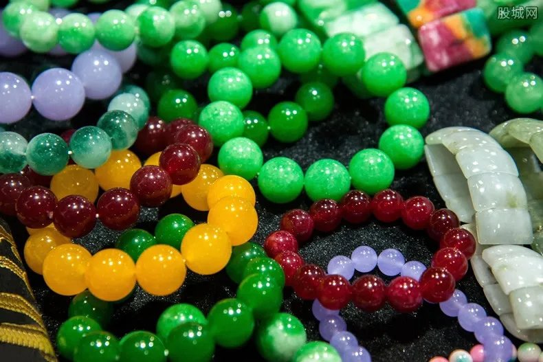 五大生肖不适合戴玉 赶紧看看你是否在内！