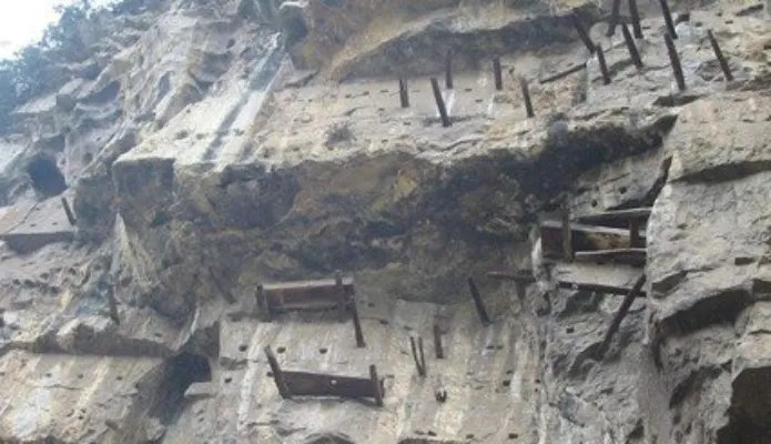 千古悬棺之谜简介 悬棺是怎么被放上去的?