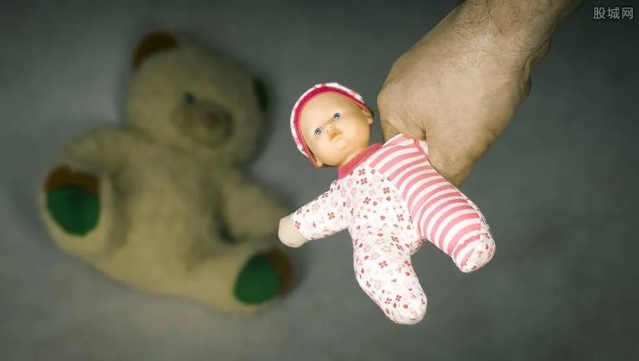 男子掘墓藏26具女尸当玩偶 男子患上恋尸癖太恐怖