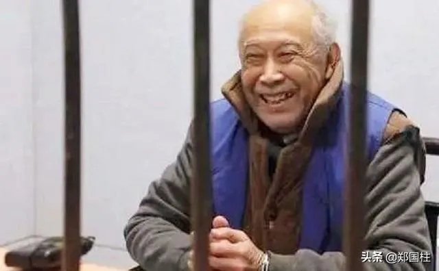 47岁女房东急得一夜白头，居然是被最信任的人出卖，怎么回事？