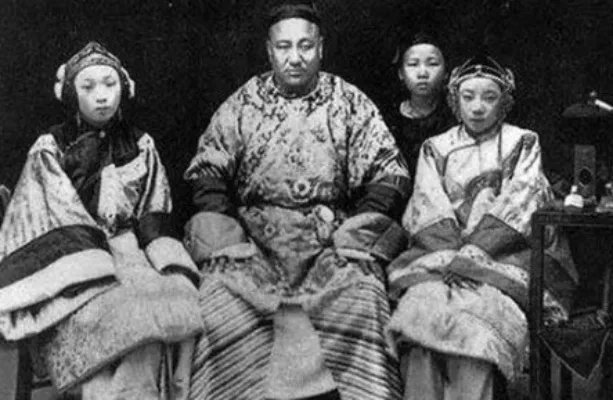 三妻四妾制度是什么时候开始的？为什么会有“三妻”的说法？