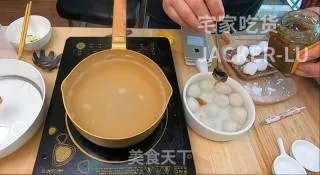 第一次尝试自制滚元宵，抹茶巧克力馅，简单又美味！