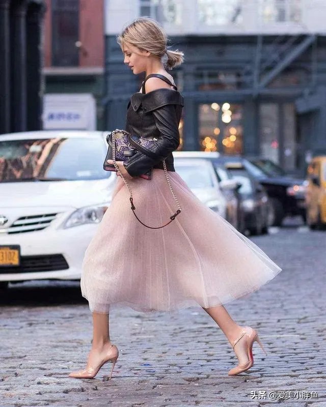 今年秋季流行什么衣服？