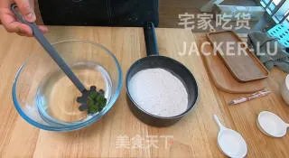 第一次尝试自制滚元宵，抹茶巧克力馅，简单又美味！