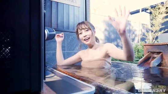 日本女主播边泡温泉边打游戏 到底坑没坑队友?