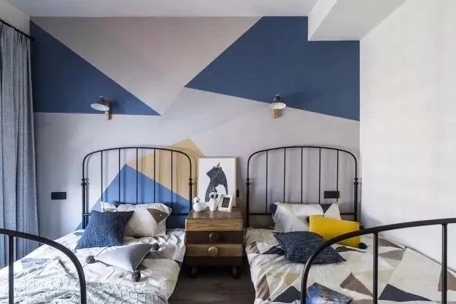 双人床的儿童房相比上下铺，哪个更好？