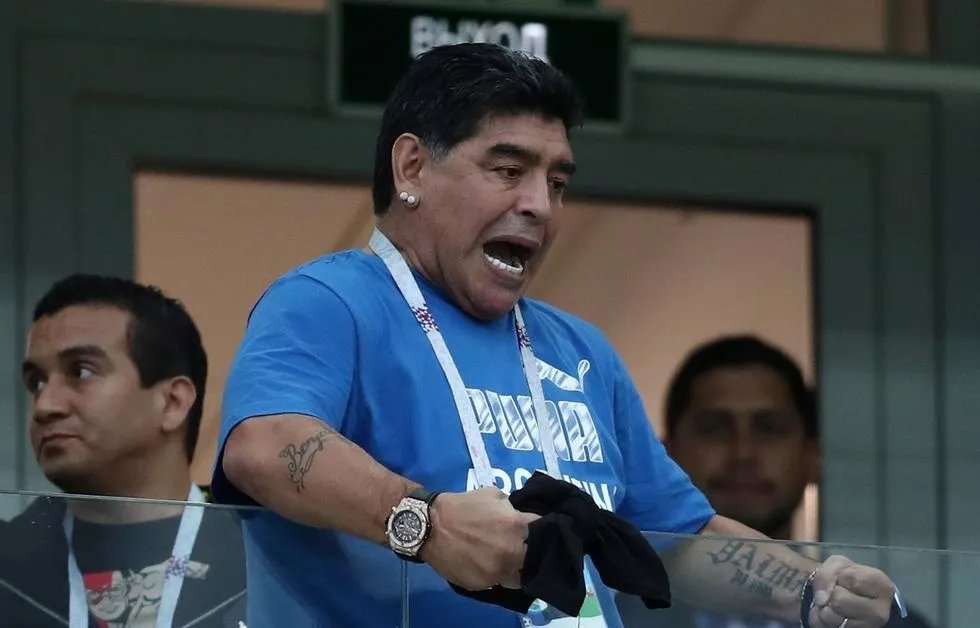 马拉多纳吻梅西球衣能为阿根廷带来好运吗?