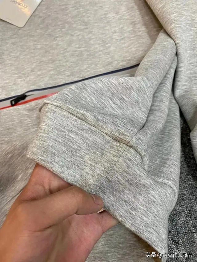 今年秋季流行什么衣服？