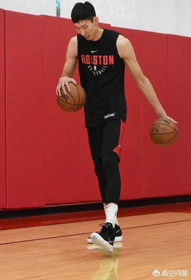 周琦被火箭队裁员，回CBA和留NBA，哪种选择更利于周琦篮球生涯发展？