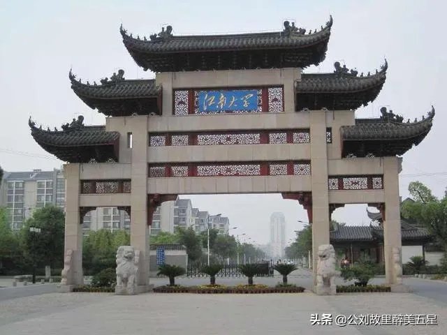 学电脑设计哪个学校好？