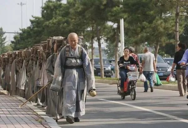 辽宁省海城市道源寺的僧众们受什么样戒律制约？