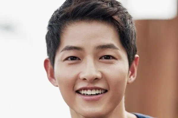 宋仲基离婚近照曝光,为何网友的关注点全在他的帽子上?