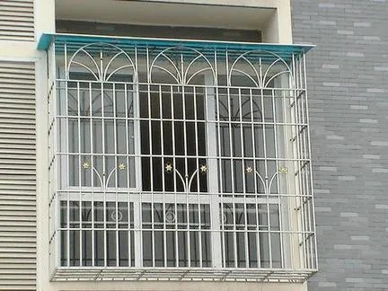 防盗窗到底怎么装才最安全？老师傅一句话我就后悔了