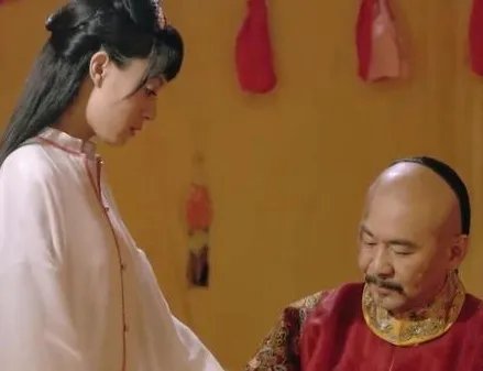 清朝妃子侍寝为什么要裹着被子送进去 这里边有什么原因存在