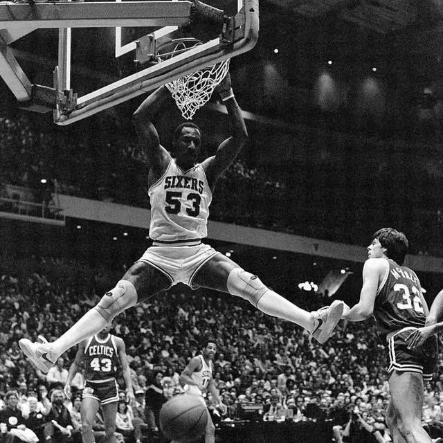 在NBA中，扣碎篮板谁最强？