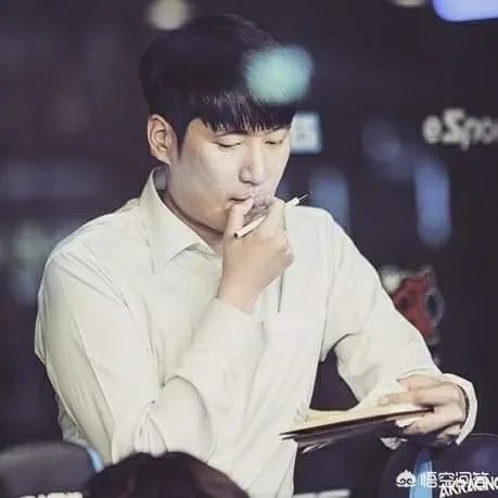 IG新教练“物理属性”曝光，身高193的跆拳道高手，面相“是个狠人”，他能管好IG吗？