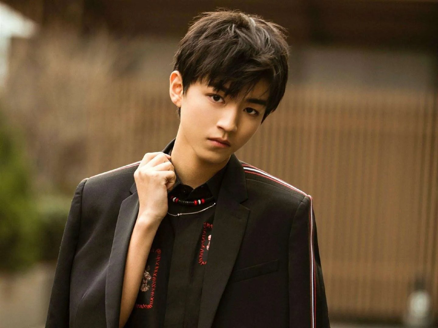 王俊凯反应能力真强,一秒接住掉落物,他是怎么做到的?