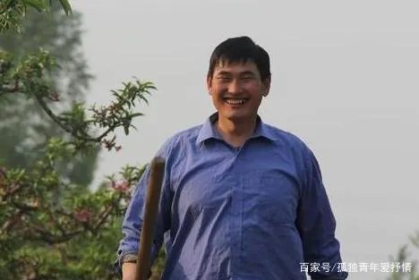 朱之文被村民“吸血”10年，家里门还总被踹开，他为何不搬家？