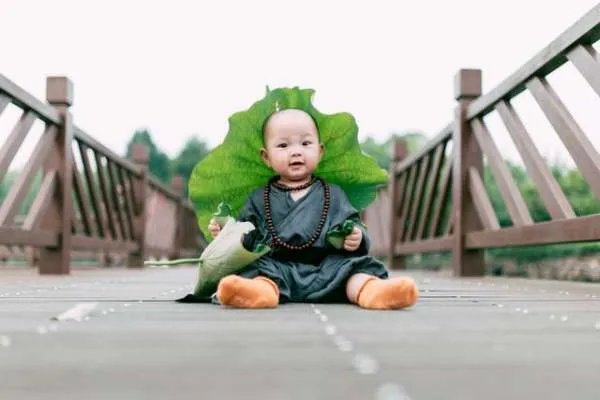 辽宁省海城市道源寺的僧众们受什么样戒律制约？