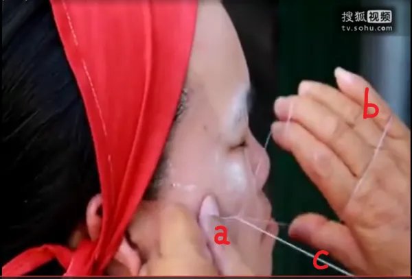 有谁知道用线开脸的手法吗？谢谢了