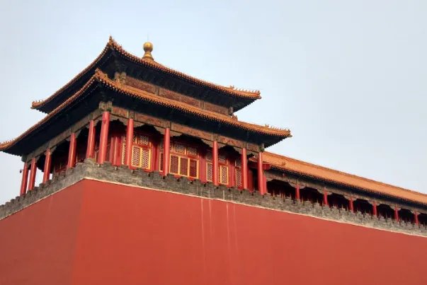 何长功孙媳开车进故宫