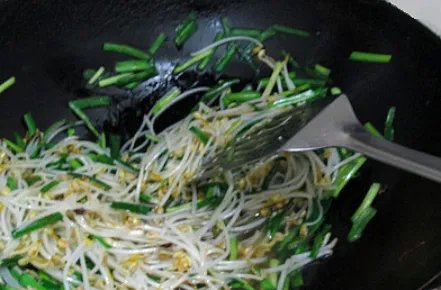 绿豆芽怎么炒好吃？