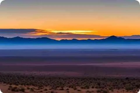 红海,黄海,黑海,白海在地图上的位置,并说出他们名字的由来.？