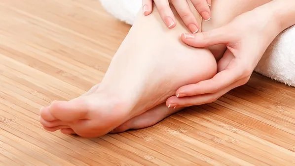 手心脚心发热是怎么回事