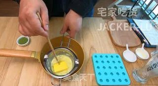 第一次尝试自制滚元宵，抹茶巧克力馅，简单又美味！