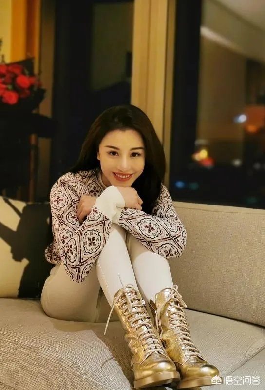 今年秋季流行什么衣服？