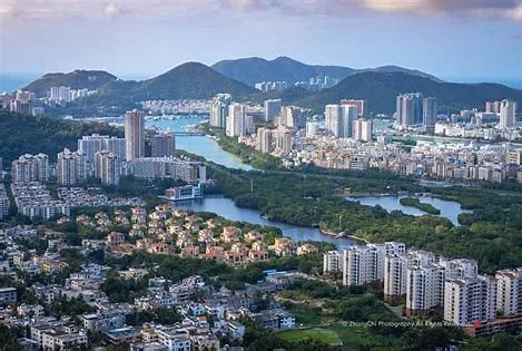 首批滞留三亚旅客将于9日下午乘机返回,目前当地情况如何?