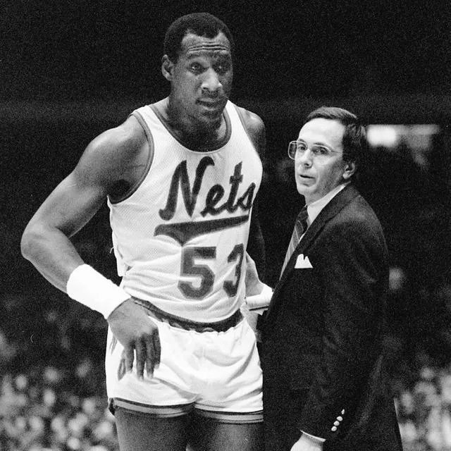 在NBA中，扣碎篮板谁最强？