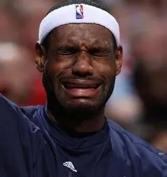 为什么詹姆斯一直不承认他假摔？即使联盟开出罚单也否认？