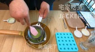 第一次尝试自制滚元宵，抹茶巧克力馅，简单又美味！