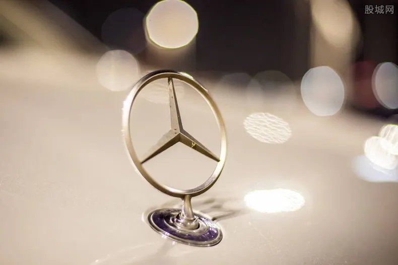 买奔驰e200l后悔死了？ 奔驰e200l多少钱