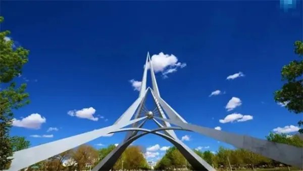 这是酒泉卫星发射中心的“五月天” 是我国航天事业的主要发展